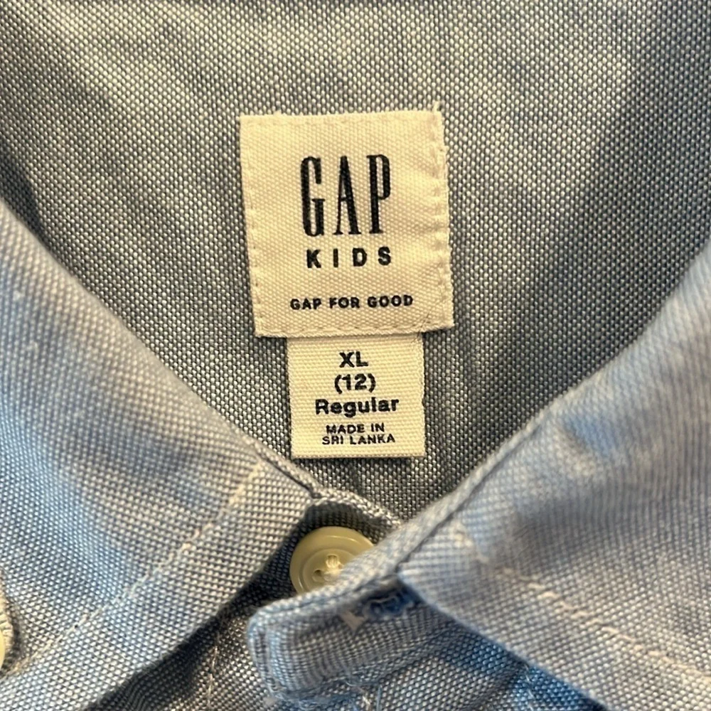 GAP - boys oxford shirt - long sleeve button down. Size XL (18)